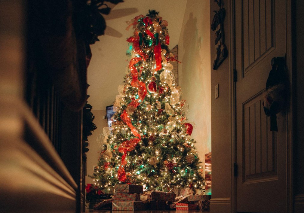Find Self-Growth While Setting Up Your Artificial Christmas Tree