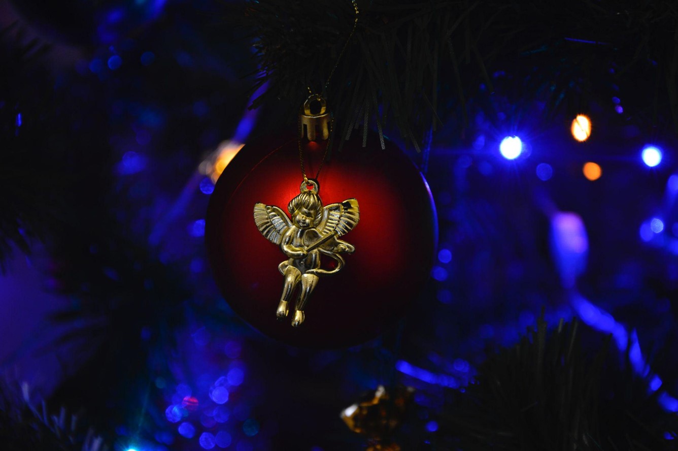 Christmas Clearance: White Christmas Garland Deals